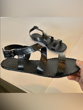 LUCKY WOMENS ZELEK CRISSCROSS FLAT LEATHER WHIPSTITCH TRIM OUTLINES SANDAL 9.5